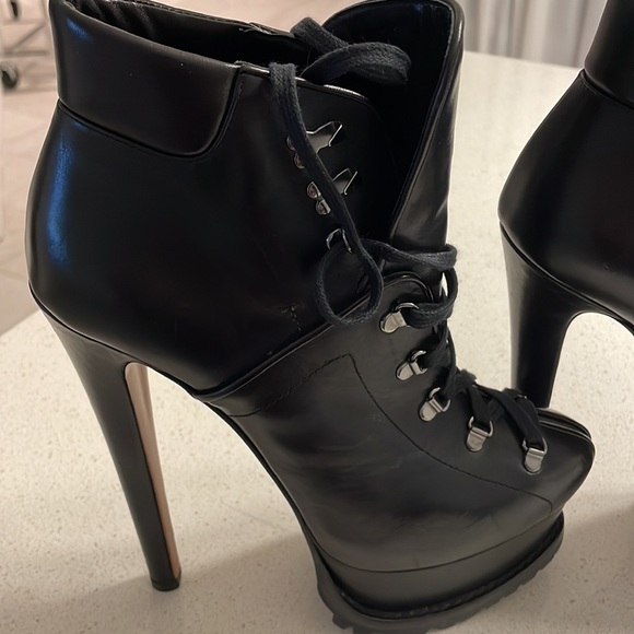 Authentic Alaia Hiking Boots (Leather) - Picture 8 of 13